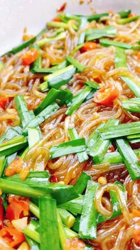 韭菜炒粉条q弹好吃满满的家常味道