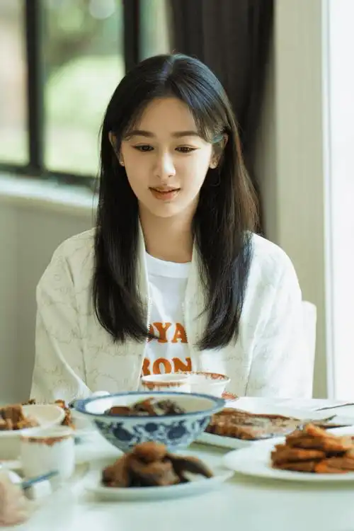 私荐||杨紫新剧《承欢记》:亦舒女郎也开始穿百元单品啦?