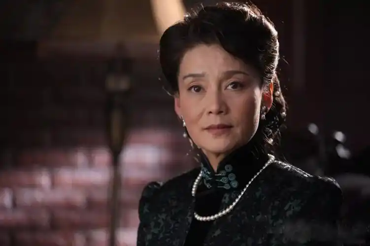 迪士尼乐园第一次说上海话了,还是来自潘虹!