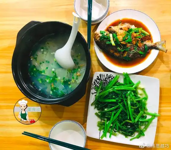 老两口的极简晚餐在朋友圈走红20元好吃不贵网友用心生活点缀