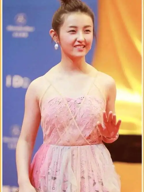 少女感气质脸 国民妹妹张子枫