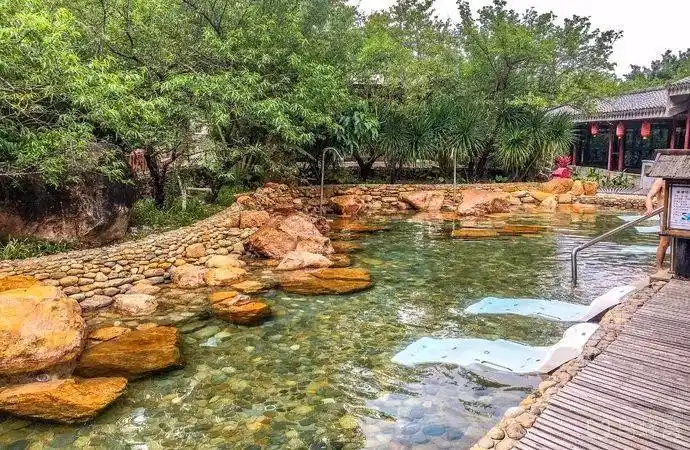 天天出团61超值特价299元海丰莲花山温泉龙须瀑布鸡鸣寺莲园驾雾