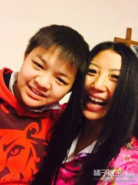 还记得金星领养的三个孩子吗他们已经长这么大了