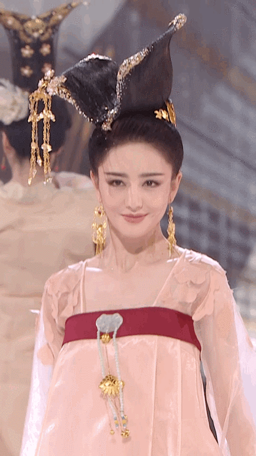 当购物节占据三大卫视晚会哪个明星的造型最能有带货冲动