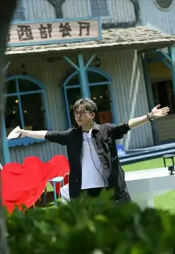 精 [人物风采]《奔跑吧》总导演姚译添,1988年出生的你别回答,直接脱