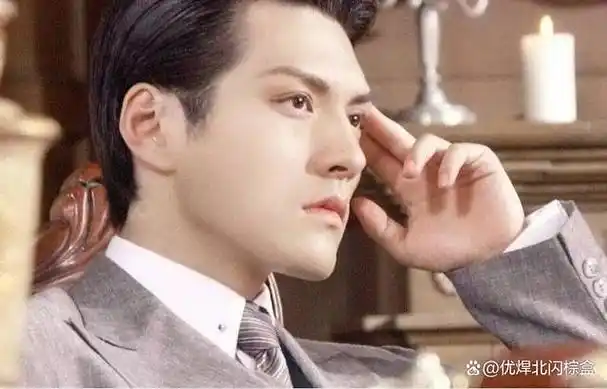 许多成长在80后和90后的人,童年时期是在观看严屹宽的电视剧中度过的.