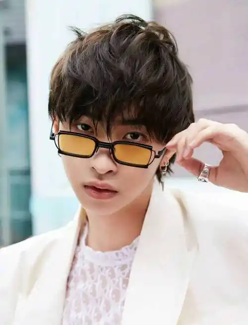 19岁创业获妈妈力挺,首拍时尚大片大变样_庾澄庆_庾翰睿_庾恩利