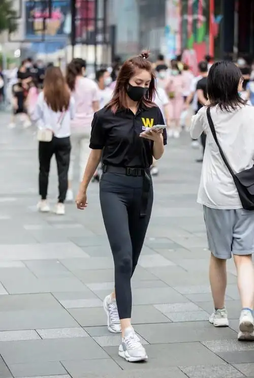 来一条紧身裤,显高显瘦显时髦|牛仔裤|工装裤|短靴|运动鞋_网易订阅