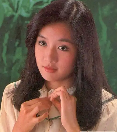 "影后"徐枫:老公欠钱跑路,替夫还债嫁债主,54岁获百亿遗产