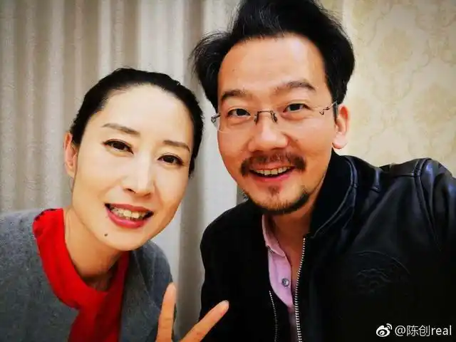 42岁刘敏涛近照曝光,前夫为的了钱抛弃母女,6岁女儿画作惊人!