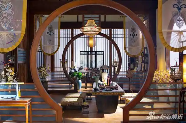 《花谢花飞》神京城内景曝光 花灯绣屏彰显古典美