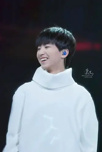 王俊凯这个少年,笑起来的模样真的很温暖