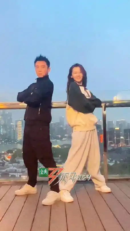 苗苗郑恺合跳浪姐主题曲##苗苗负责绽放郑恺负责无畏