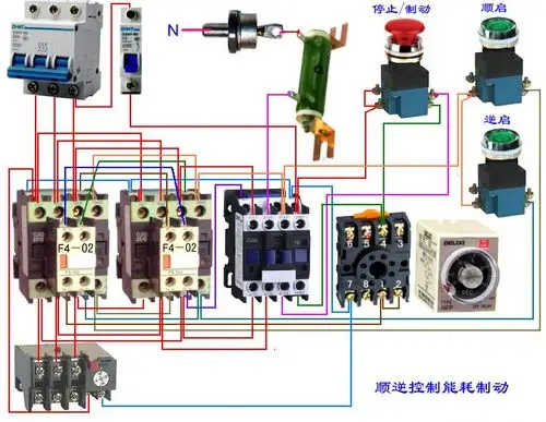 求一份电动机正反转启动能耗制动的实操接线图?