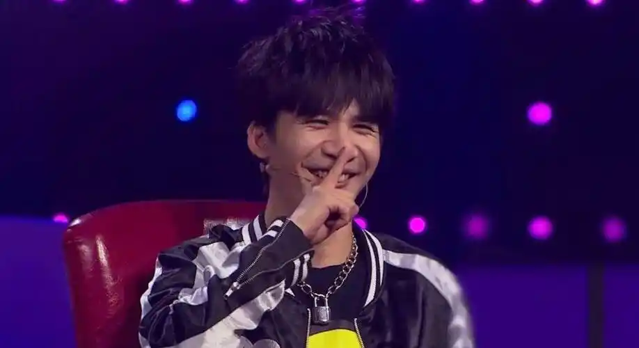 《蒙面唱将猜猜猜》第四季定档10月,猜评团有他俩在应该稳了!