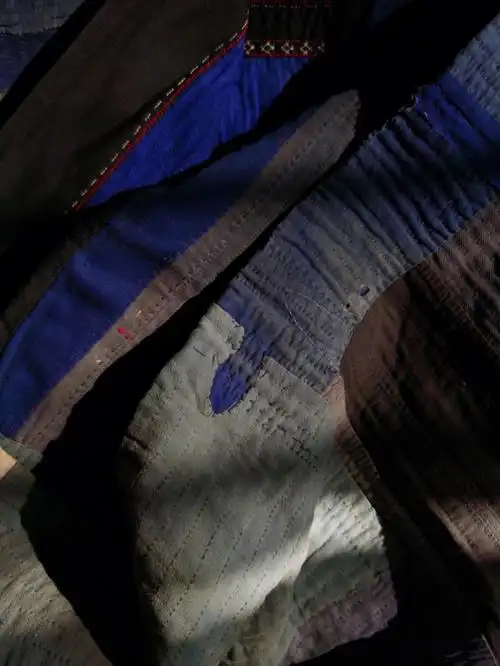 缝缝补补收藏的一件古布衣服