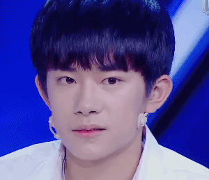 易烊千玺一起去图片_易烊千玺一起去动态图_易烊千玺一起去表情包gif