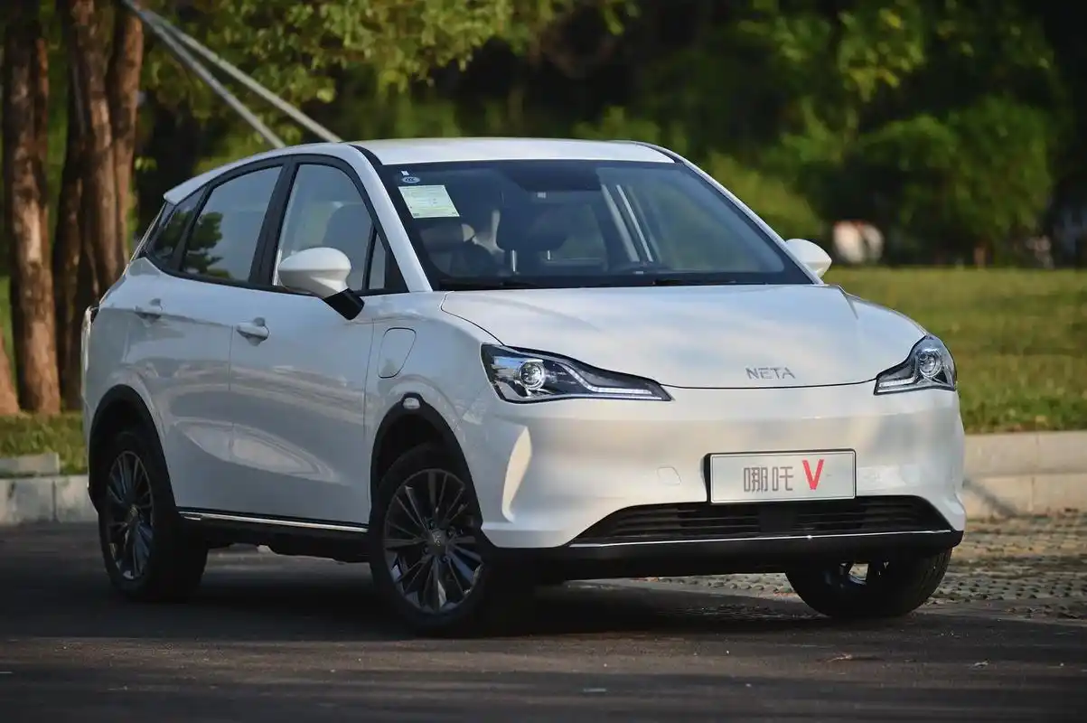 新能源哪吒汽车v系列全新车最低79999 - 抖音