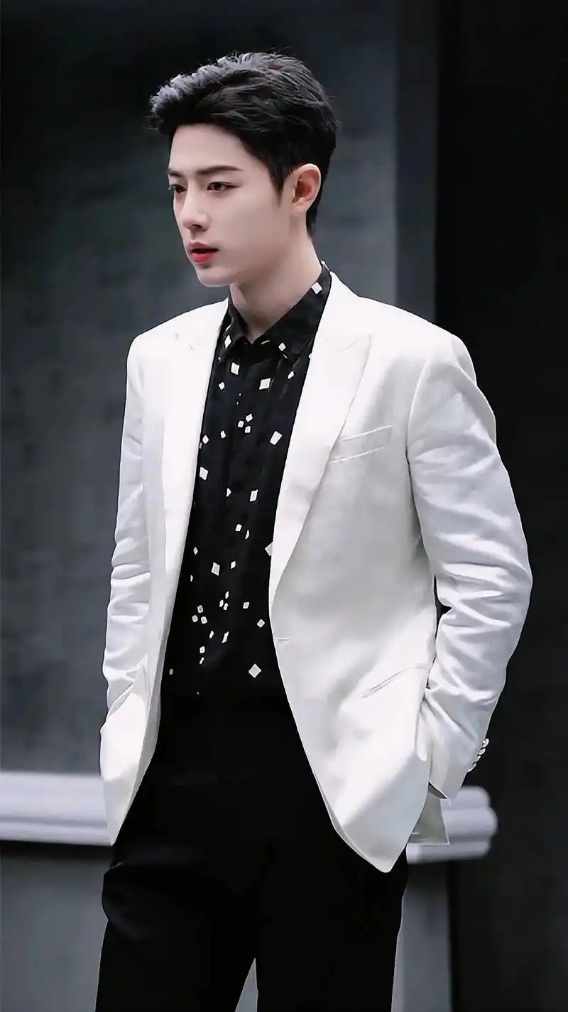 肖战西装杀,挡不住的魅力#肖战 #满眼星辰皆是你  - 抖音