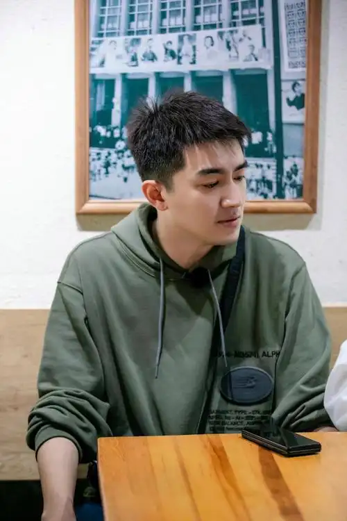 林更新新游记成代理师父不经意间的温柔暖到网友