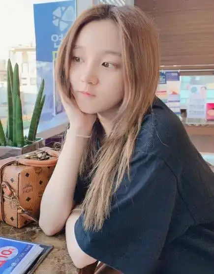 宋雨琦有多自信不仅换成直发还素颜出镜这模样令粉丝都不敢认