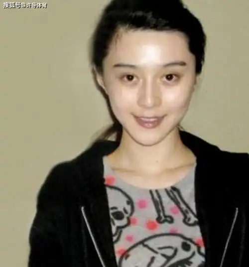 说实话,范冰冰卸妆后我差点没认出来,这还是我们美丽的范爷吗?