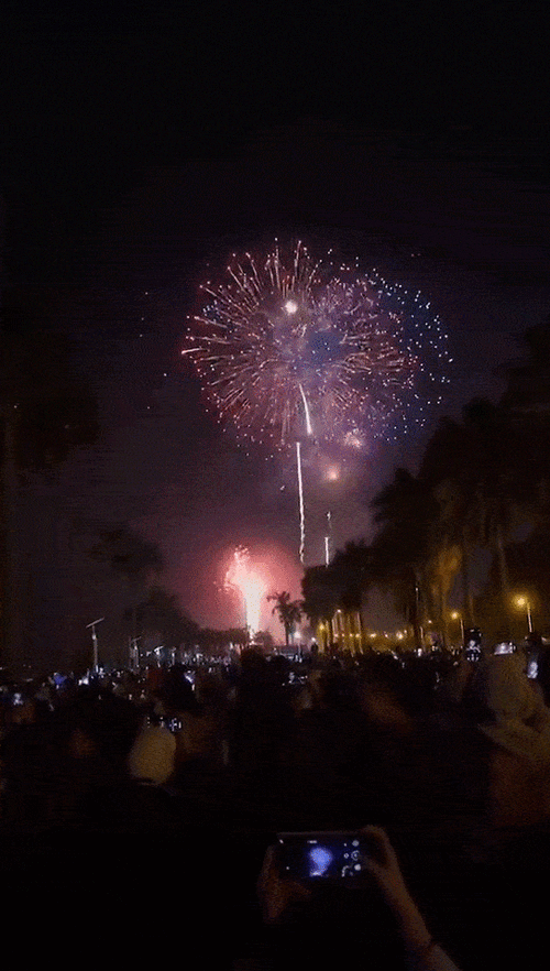 昨晚,厦金两岸烟花绚烂太美太震撼!_焰火
