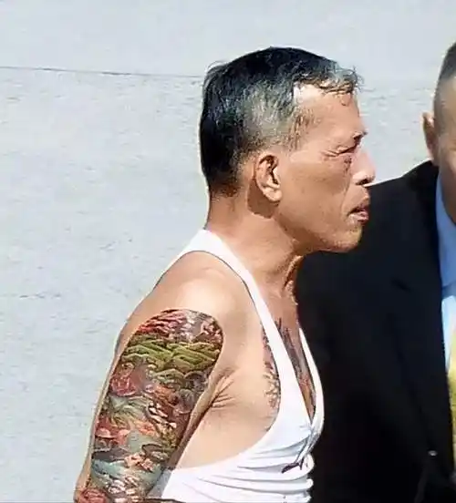 泰国宫斗升级,44岁长公主疑似脑死亡,小背心国王最佳继承人倒了_王室