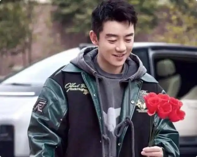 黄渤胖到没脖子,张艺兴帅出新高度,2人加盟是惊喜_郑恺_陈赫_极限挑战