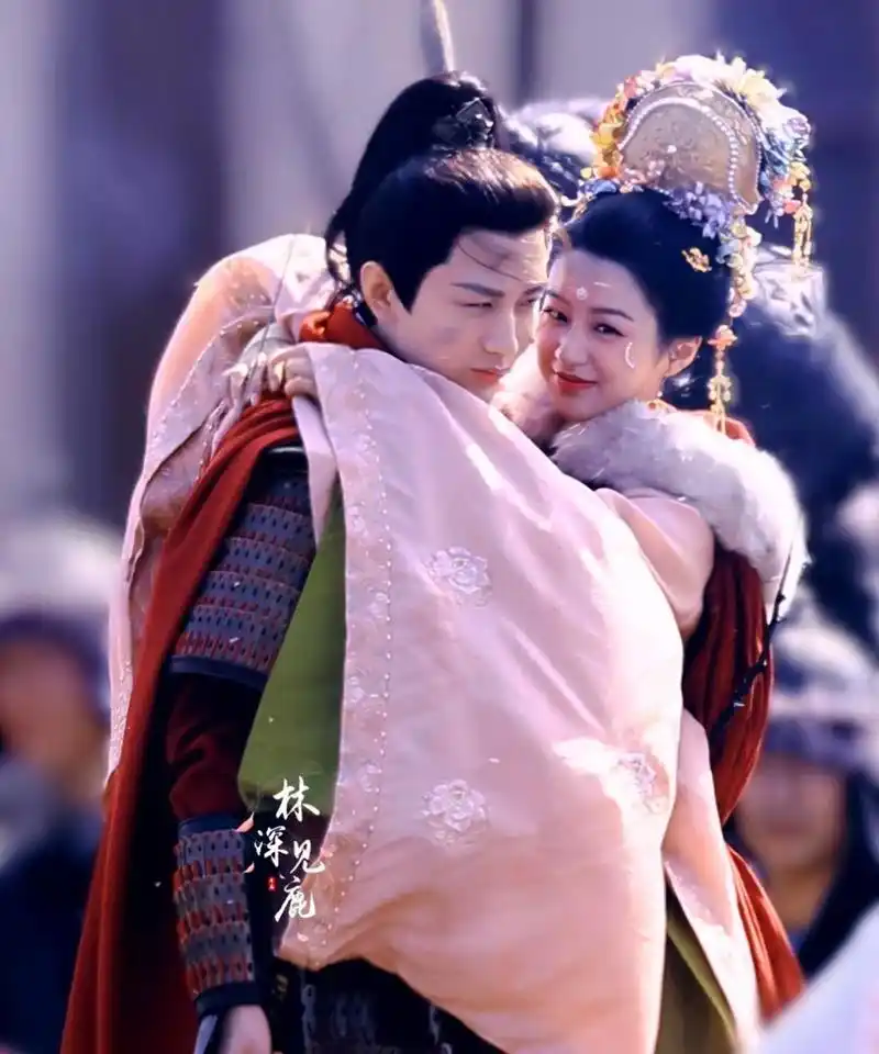 请问和成毅搭档的女生是谁?成毅的地位已经降到这个程度了吗?