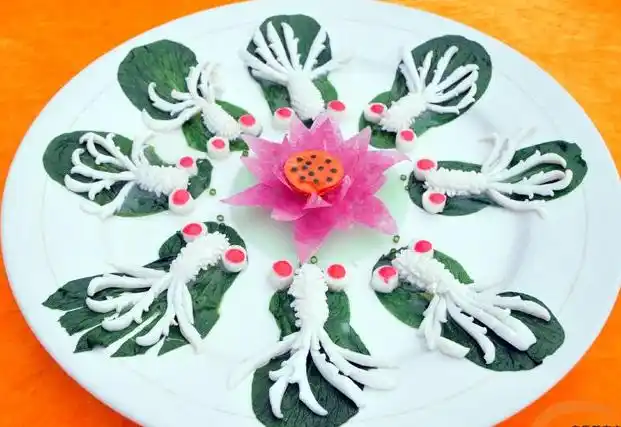 造型菜金鱼戏莲