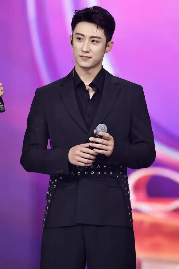 黄景瑜与热巴:密切关联背后的原因 黄景瑜和热巴有着密切的关联