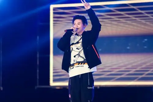 小鬼潮酷助力月兔计划cabbeen卡宾x中国航天文化上演上海时装周闭幕大