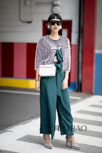 2019春夏纽约时装周秀场外街拍 摩登趣味各有主张