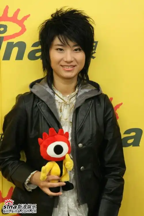 新浪娱乐讯 11月14日下午15时,2006超级女声总冠军尚雯婕 (blog)