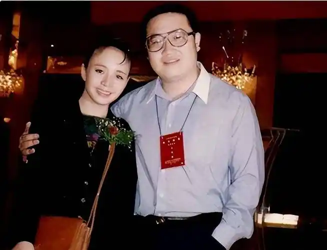 瞒了23年的宋丹丹女儿,比巴图卓越好几倍,现在已是"华人骄傲"_赵婷婷