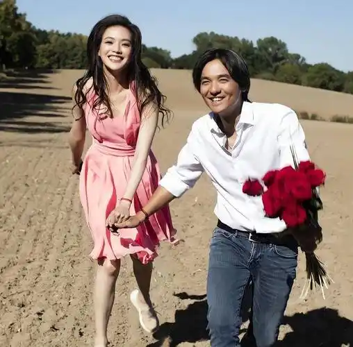 原创舒淇晒合影为冯德伦庆生将丈夫与刘德华梁朝伟作比较互动好甜