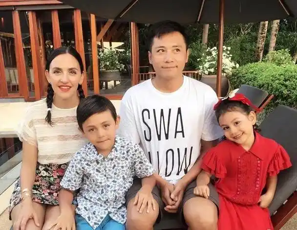 2015年,他携一对子女参加芒果卫视的《爸爸去哪儿》后,将登《快乐