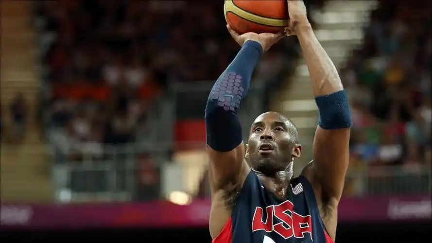 科比国际赛场最帅一球!极致后仰美如画,姿势太无解了!