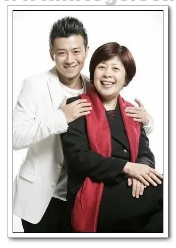 李小婉回应质疑 透露儿子林申已婚 热点关注 婚恋关注 合团