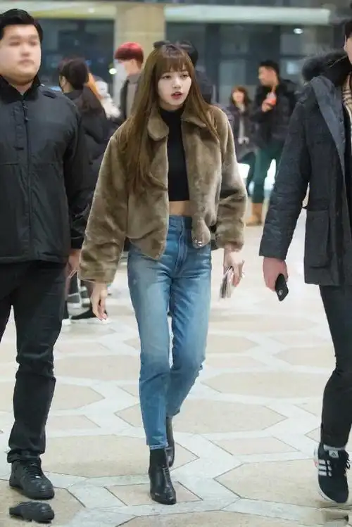 过年不知道怎么穿?看看lisa的冬季穿搭,温度和风度都要