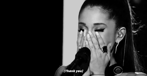 感动流泪激动女神gif动图_动态图_表情包下载_soogif