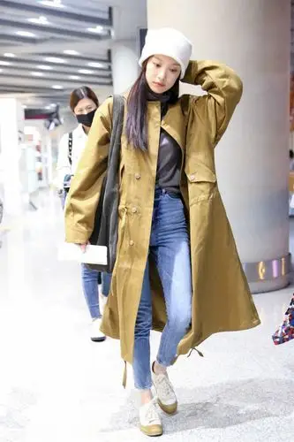 倪妮靠一条牛仔裤上热搜跟着她穿衣服靠谱