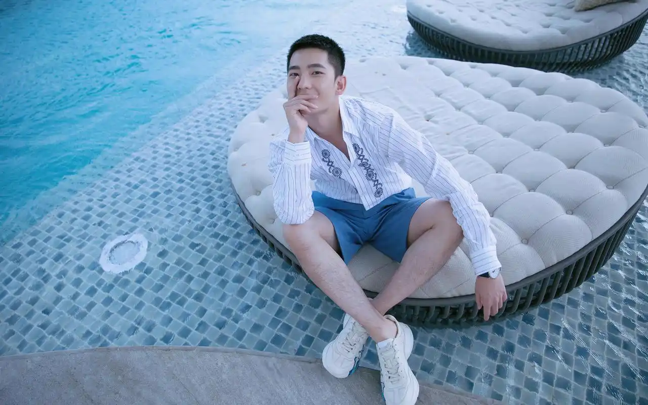 杨洋清爽帅气写真桌面壁纸