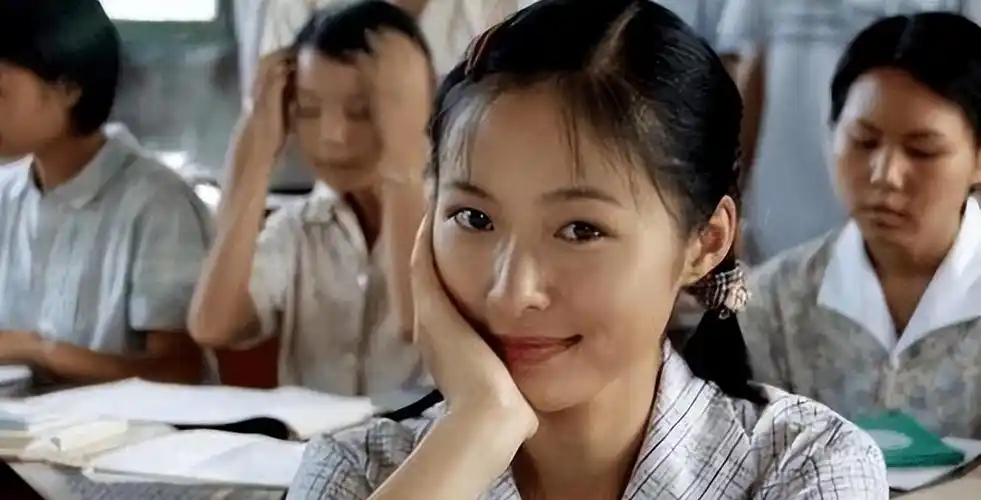 尽管江一燕年轻,但她的思维异常敏锐.