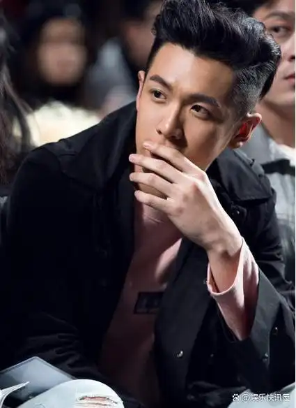 柯震东在事业高潮期,接到邀约参演了《小时代》和《捉妖记》等电影,一
