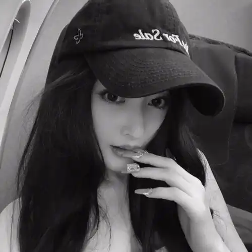 张天爱比耶#张天爱最新比耶自拍释出~是每一张都能当头像的程度,美甲