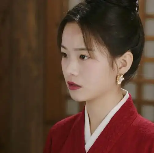 花好月又圆开播,李庚希首次尝试古装造型,这表现力直接竖大拇指