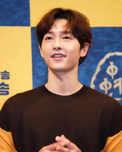 宋仲基近照曝光,状态不错!可手上的戒指呢?