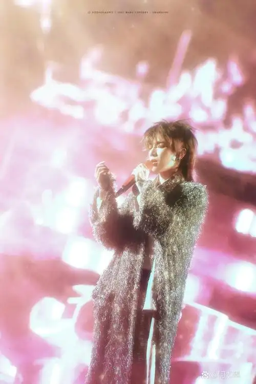 看到这组照片再次get到华晨宇的帅气,又有成熟男人的魅力,又不失清爽